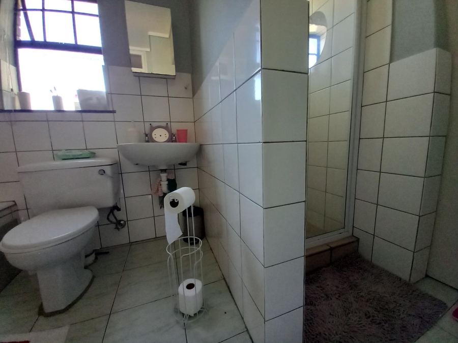 To Let 4 Bedroom Property for Rent in Rouxville Western Cape